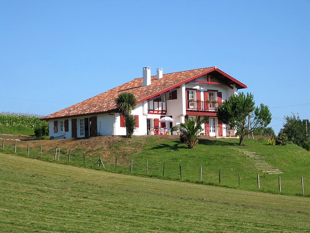 You are currently viewing S’installer à Ahetze : cadre de vie, activités et marché immobilier